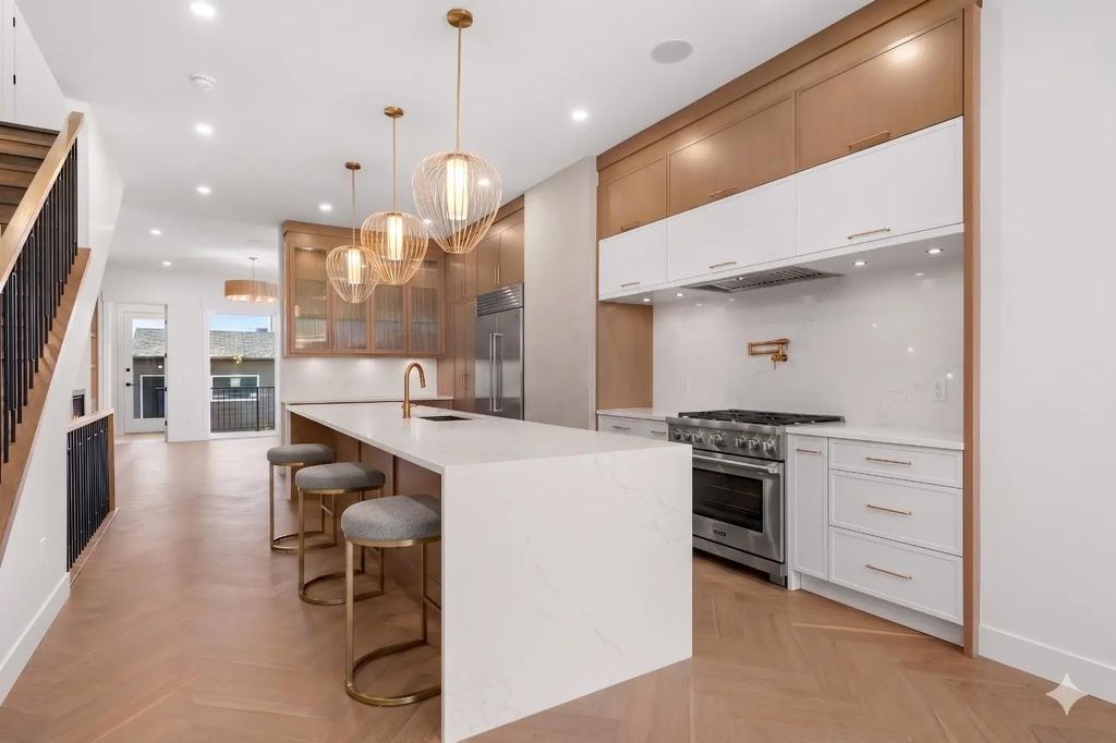 5104 21 Avenue Nw, Calgary