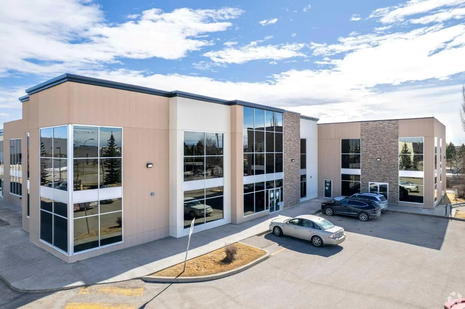 Photo of Listing #A2302037