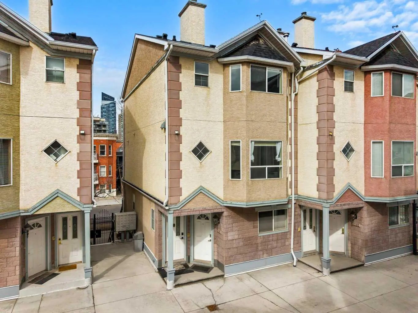 Photo of Listing #A2302053