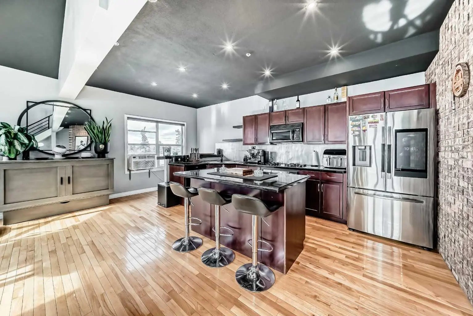 Photo of Listing #A2302177