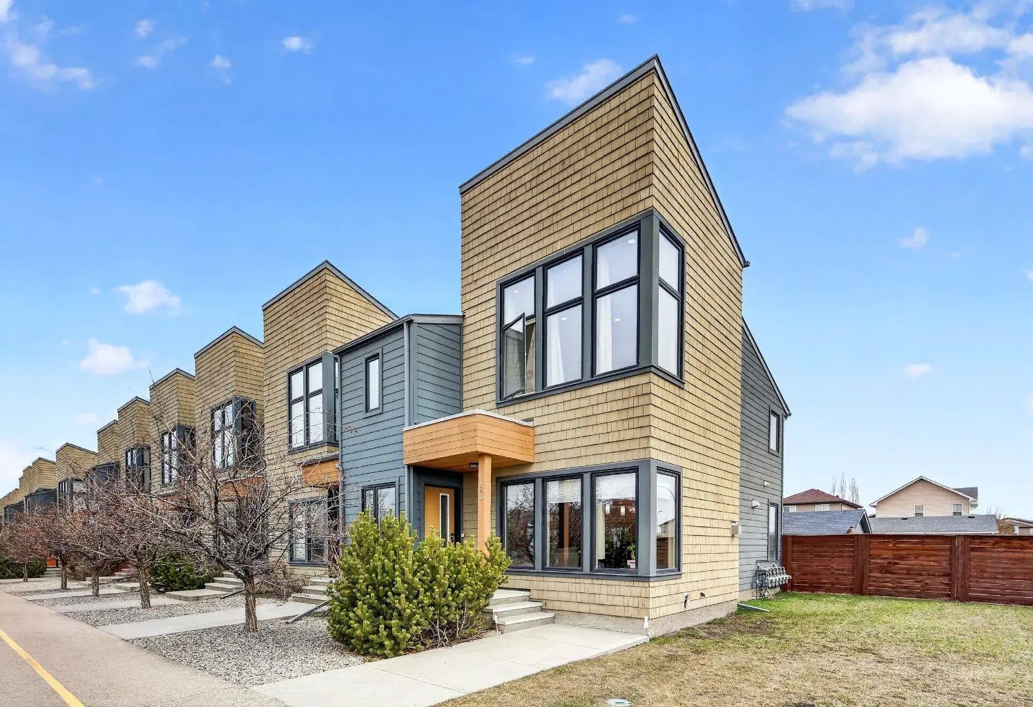 Photo of Listing #A2302500