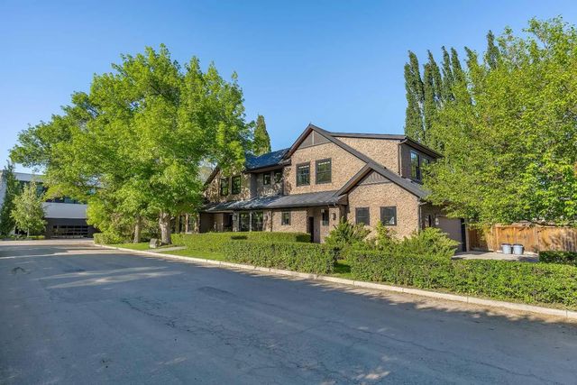 239 37 Avenue Sw, Calgary