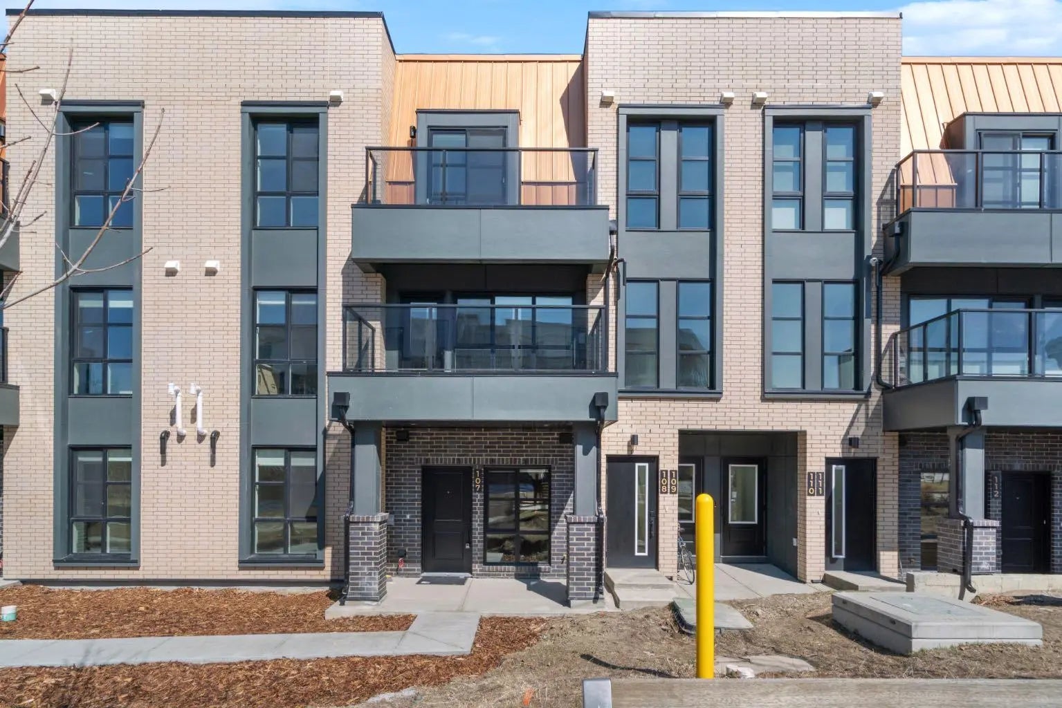 Photo of Listing #A2303124