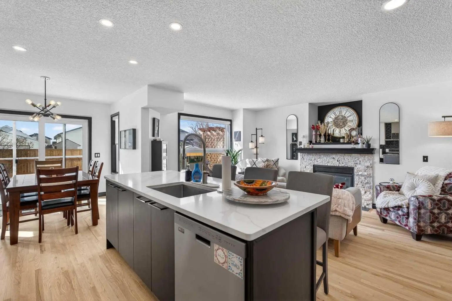 Photo of Listing #A2303252