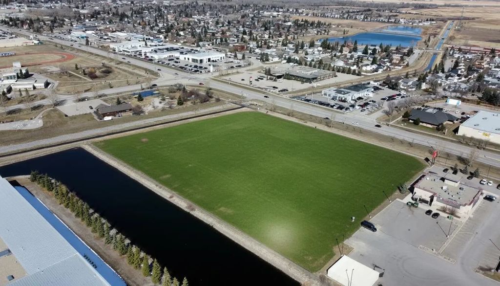 1501 12 Avenue Se, High River