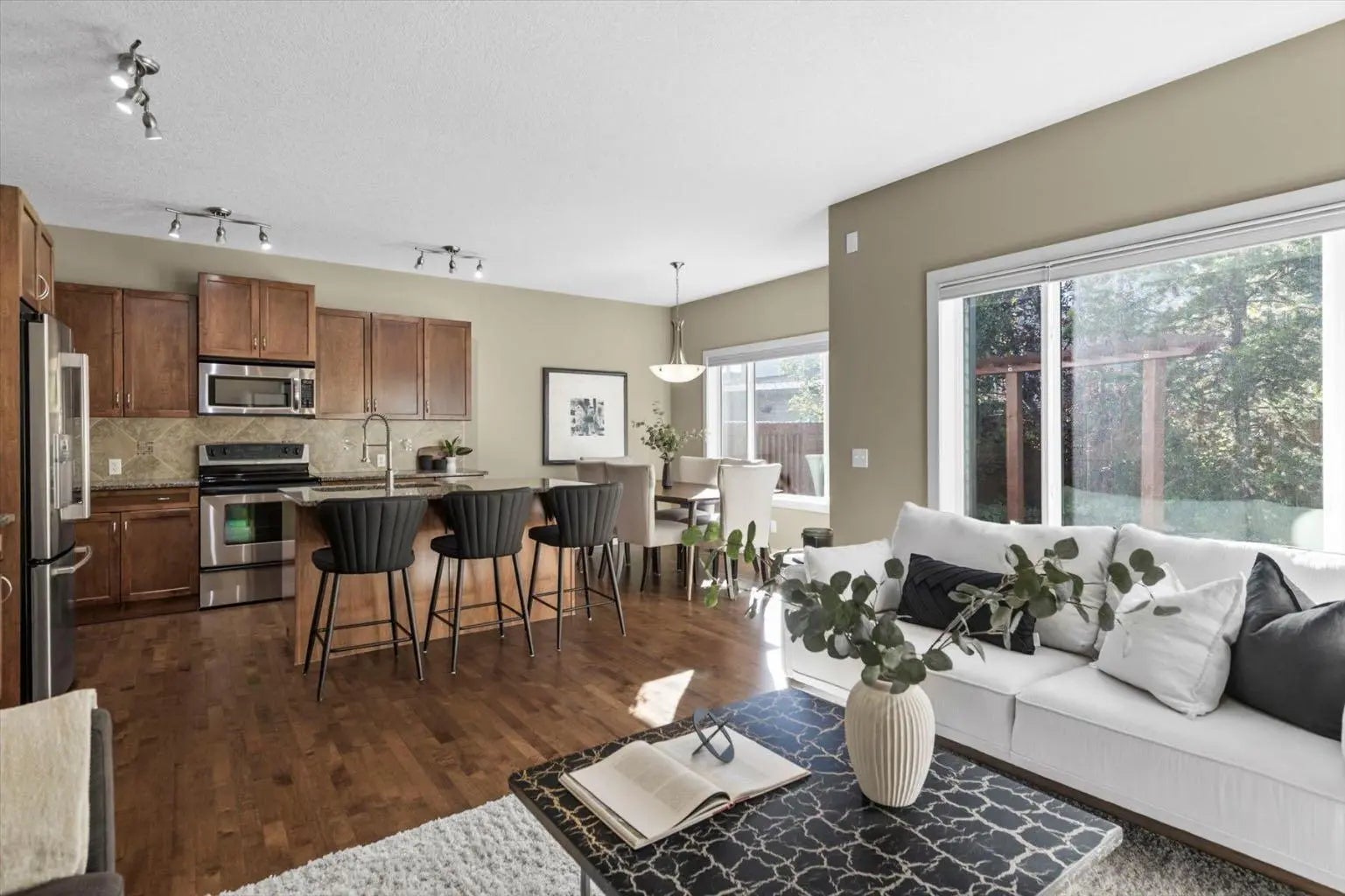 Photo of Listing #A2304104