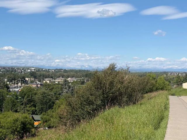 30 Crescent Road E, Okotoks
