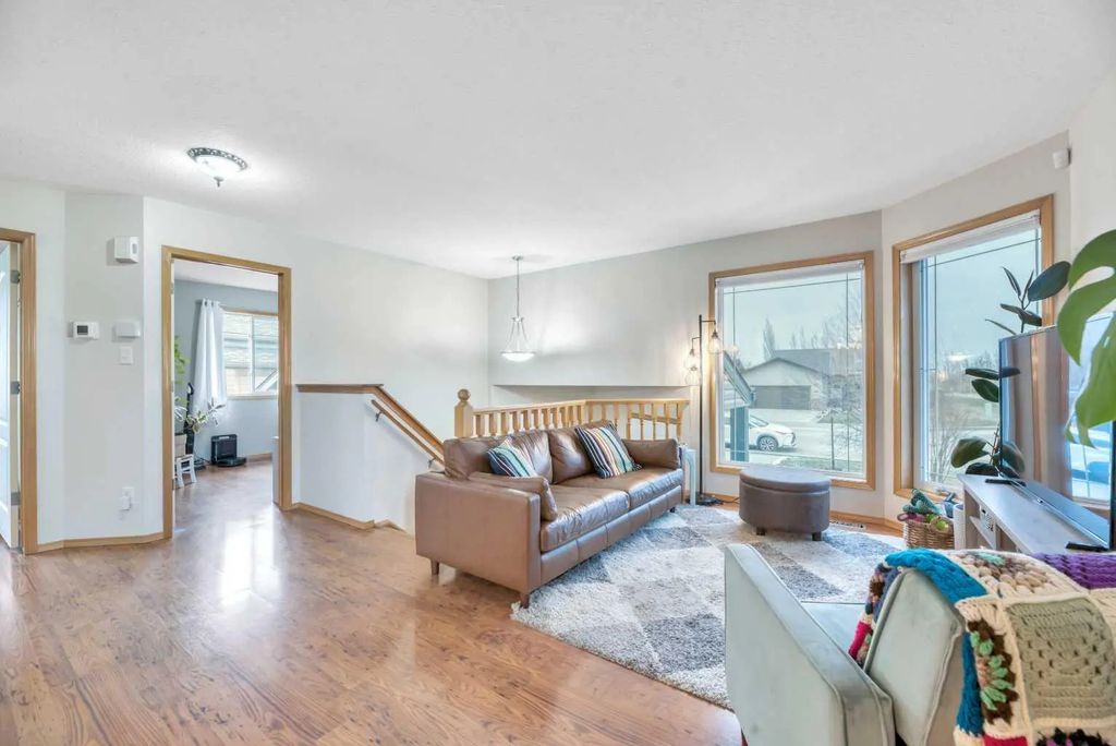 545 Hillview Gate , Strathmore