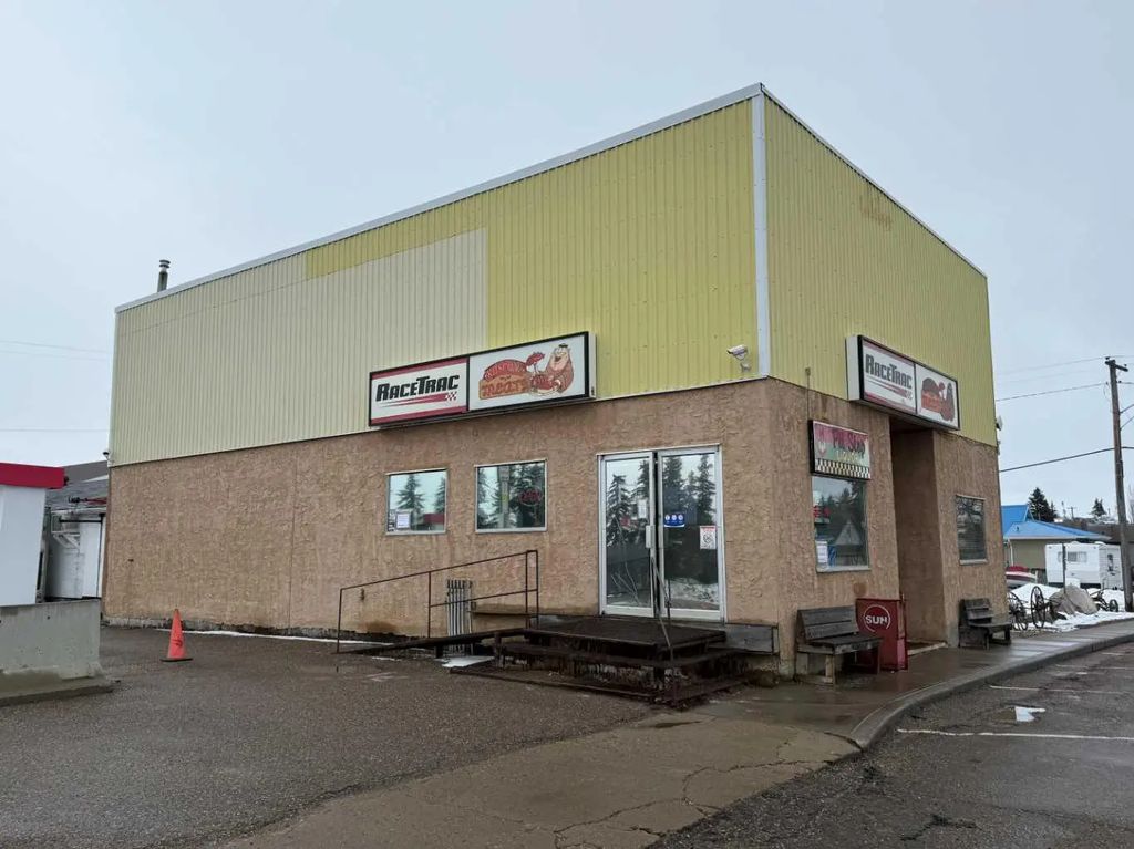 4934 50 Avenue , Kitscoty