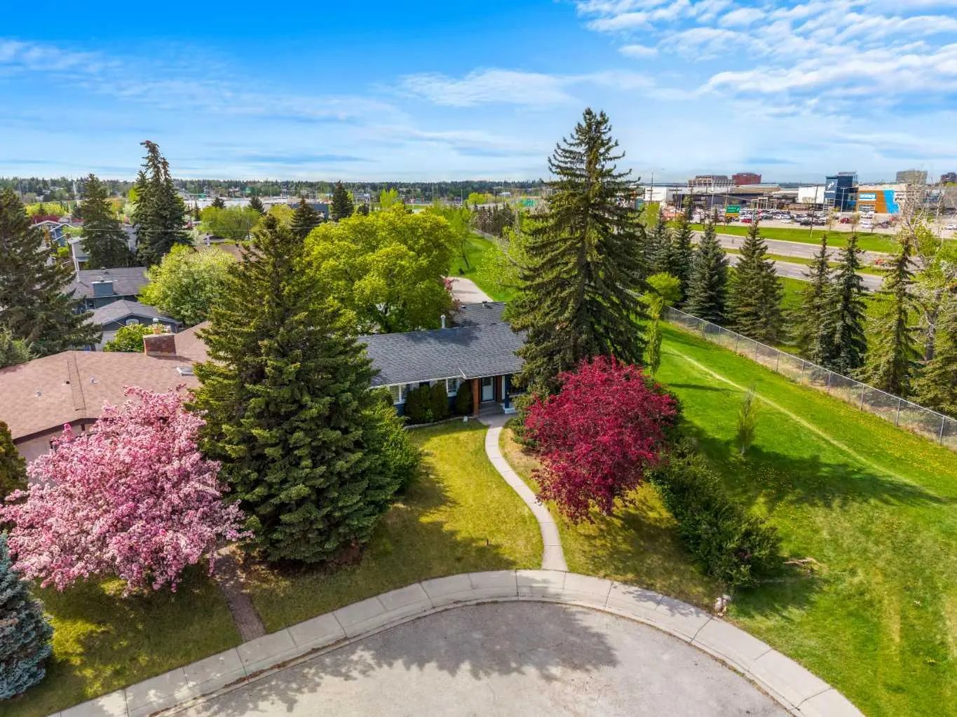 235 Lake Rosen Crescent Southeast, Calgary – Residential Detached Listing Photo 2