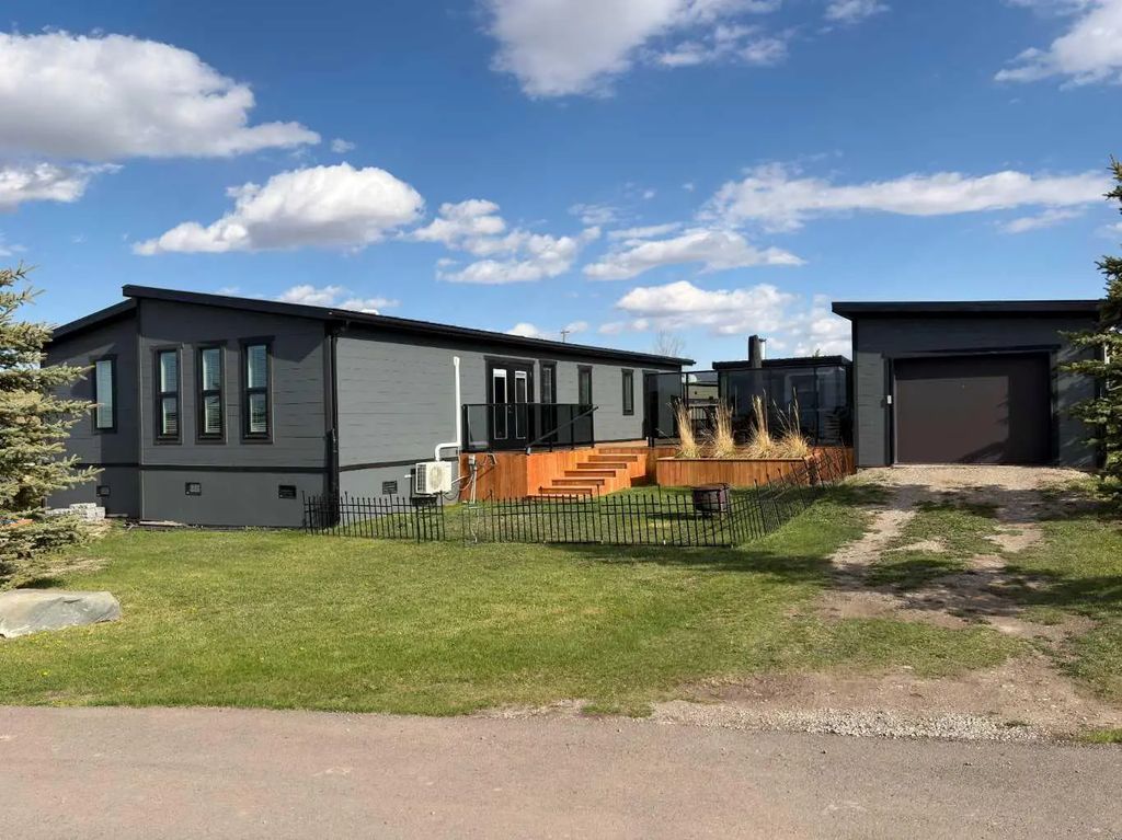 55036 Highway 810  , Rural Cardston County