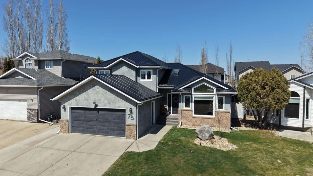 75 Parkland Close E, Brooks