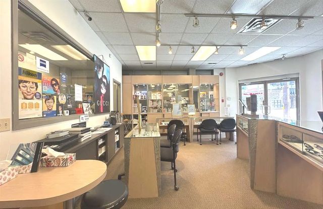 106 233 Centre Street Sw, Calgary