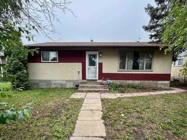 5205 50 Avenue , Grimshaw