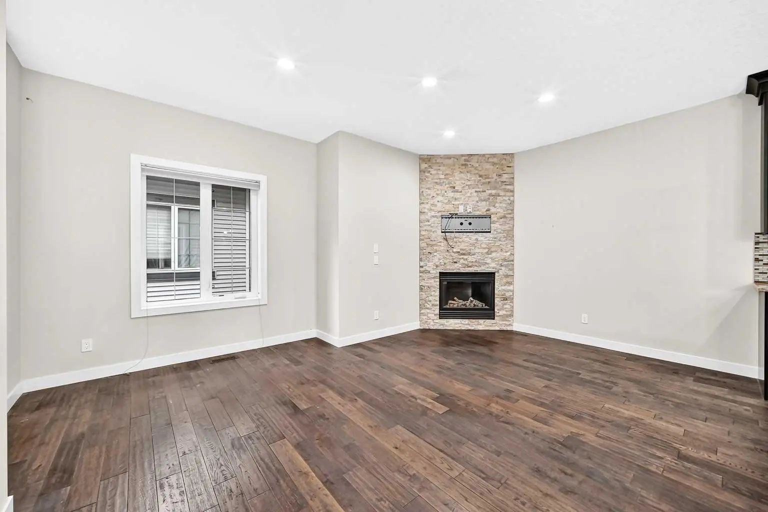 2 309 15 Avenue Northeast, Calgary – Residential Row/Townhouse Listing Photo 2