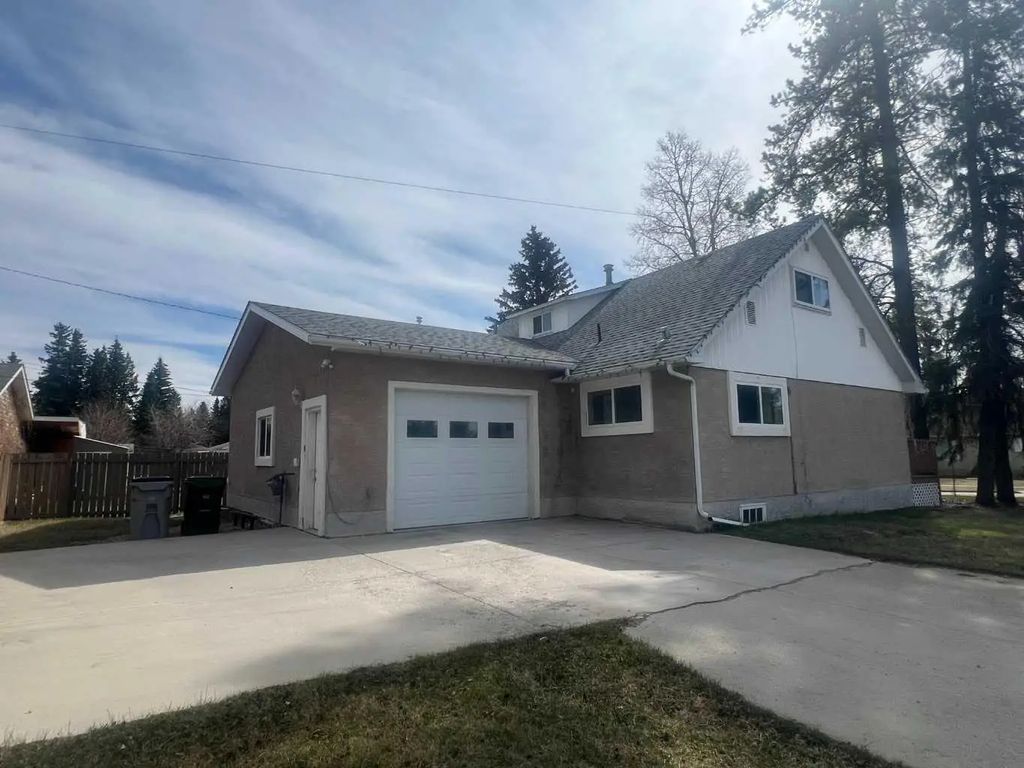 4238 5 Avenue , Edson