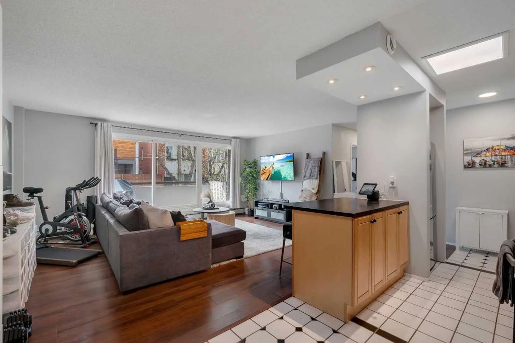 307 903 19 Avenue Sw, Calgary