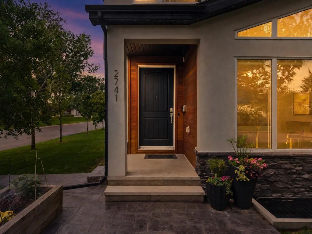 2741 16a Street Se, Calgary