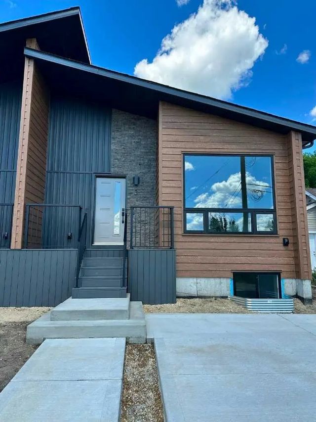 2 5537 51 Avenue , Lacombe