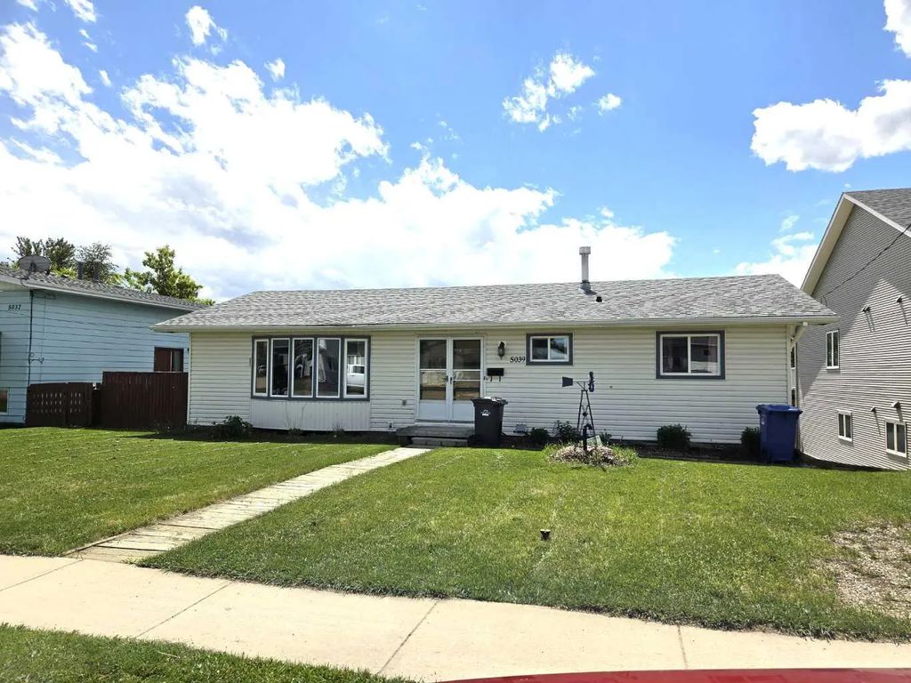 5039 56 Street E, Innisfail