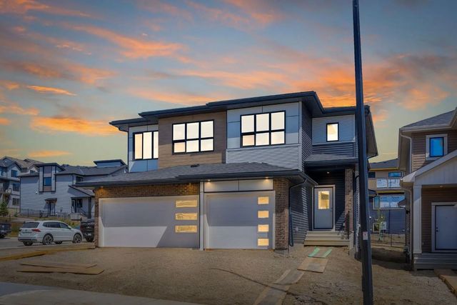 7 Heritage Heath , Cochrane