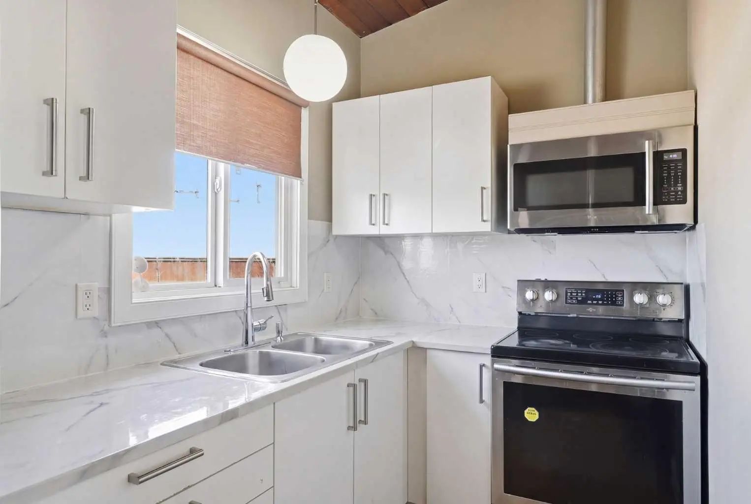416 Pinemont Gate Northeast, Calgary – Residential Row/Townhouse Listing Photo 8