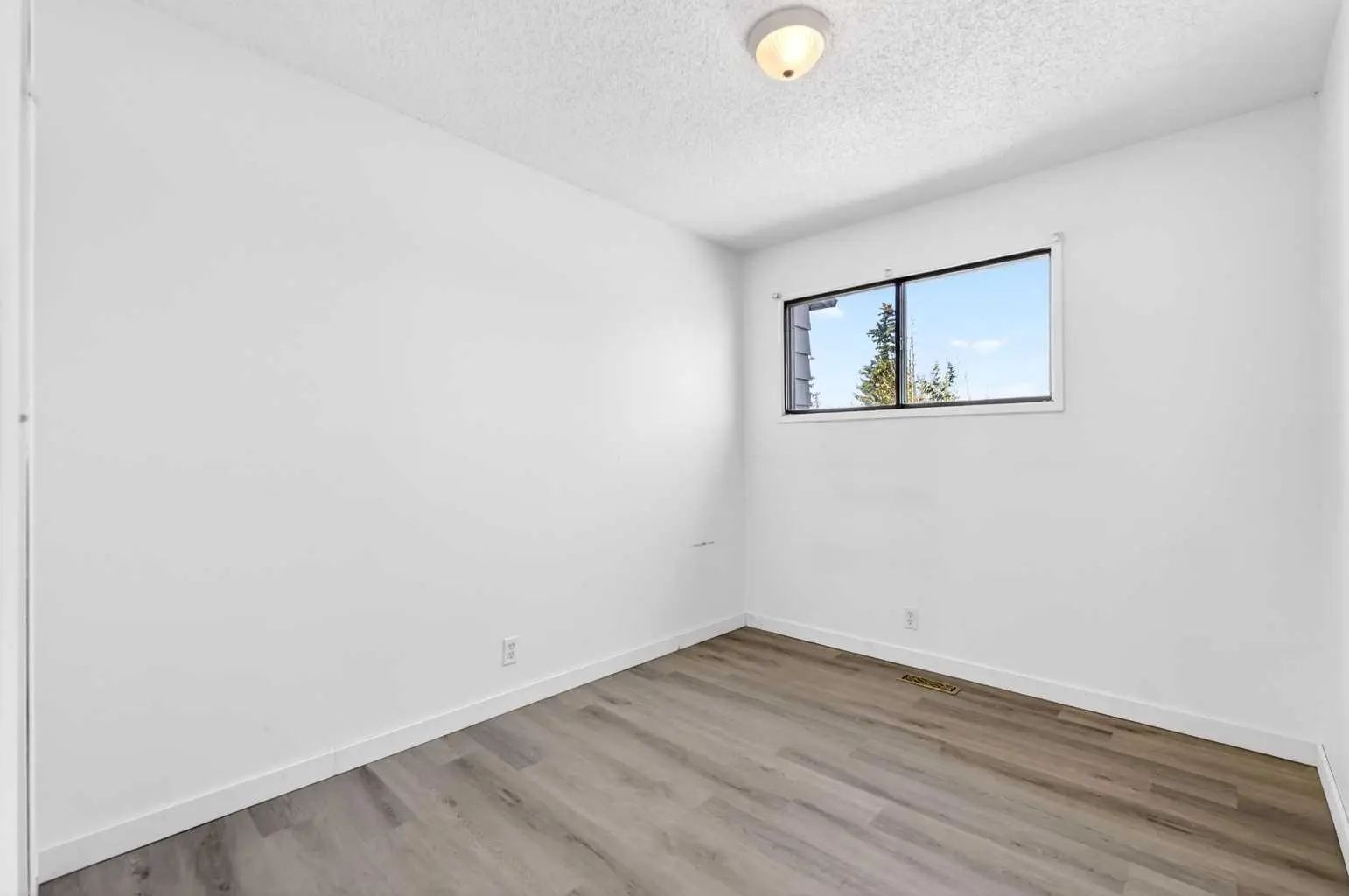 5615 1 Avenue Southeast, Calgary – Residential Row/Townhouse Listing Photo 13