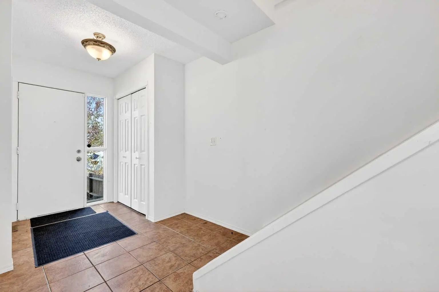 5615 1 Avenue Southeast, Calgary – Residential Row/Townhouse Listing Photo 3