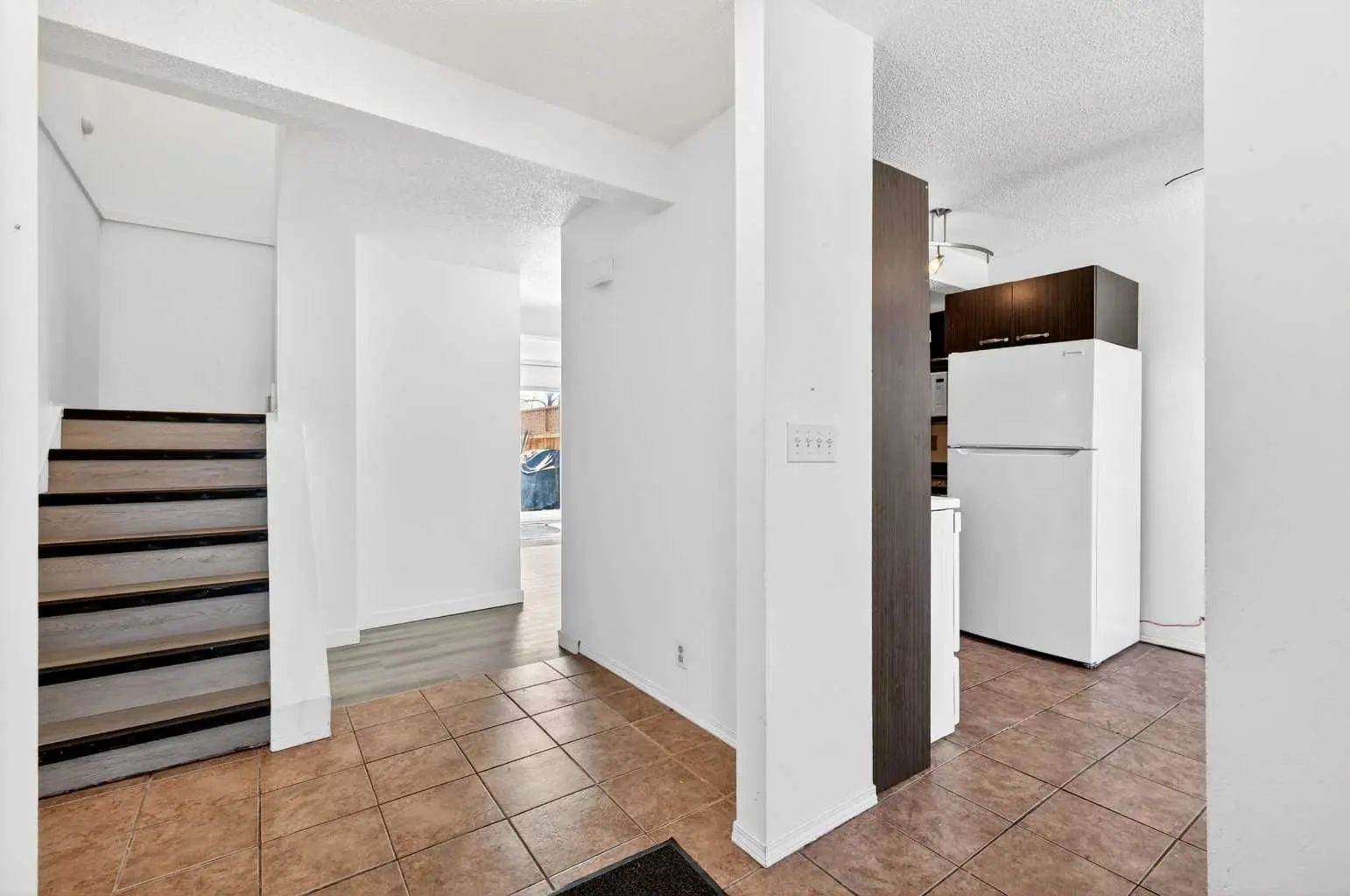 5615 1 Avenue Southeast, Calgary – Residential Row/Townhouse Listing Photo 4