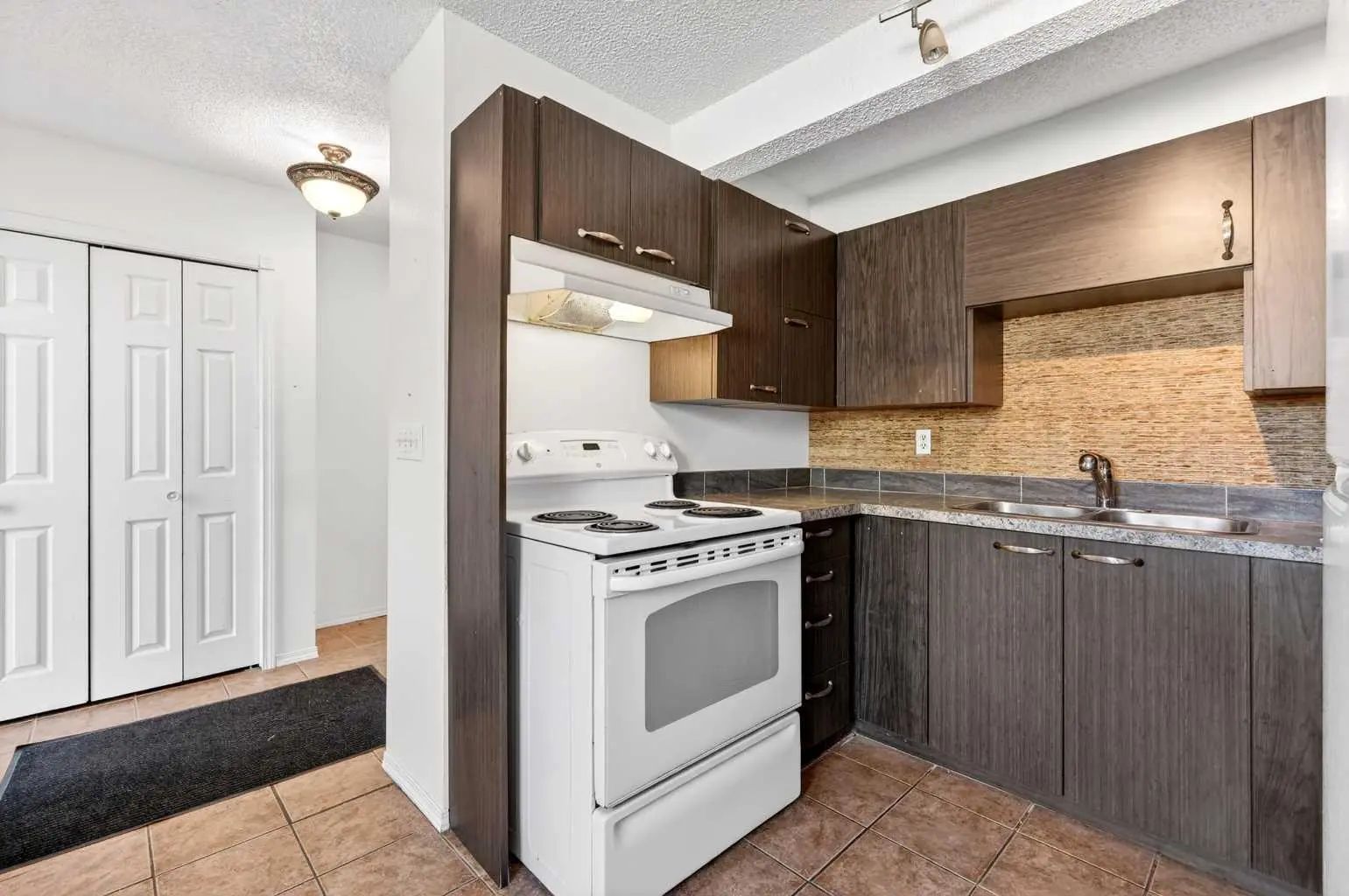 5615 1 Avenue Southeast, Calgary – Residential Row/Townhouse Listing Photo 6