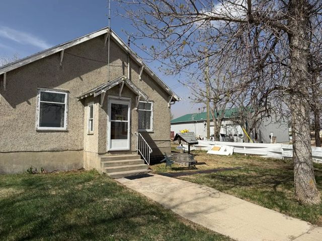 102 Railway Avenue S, Morrin