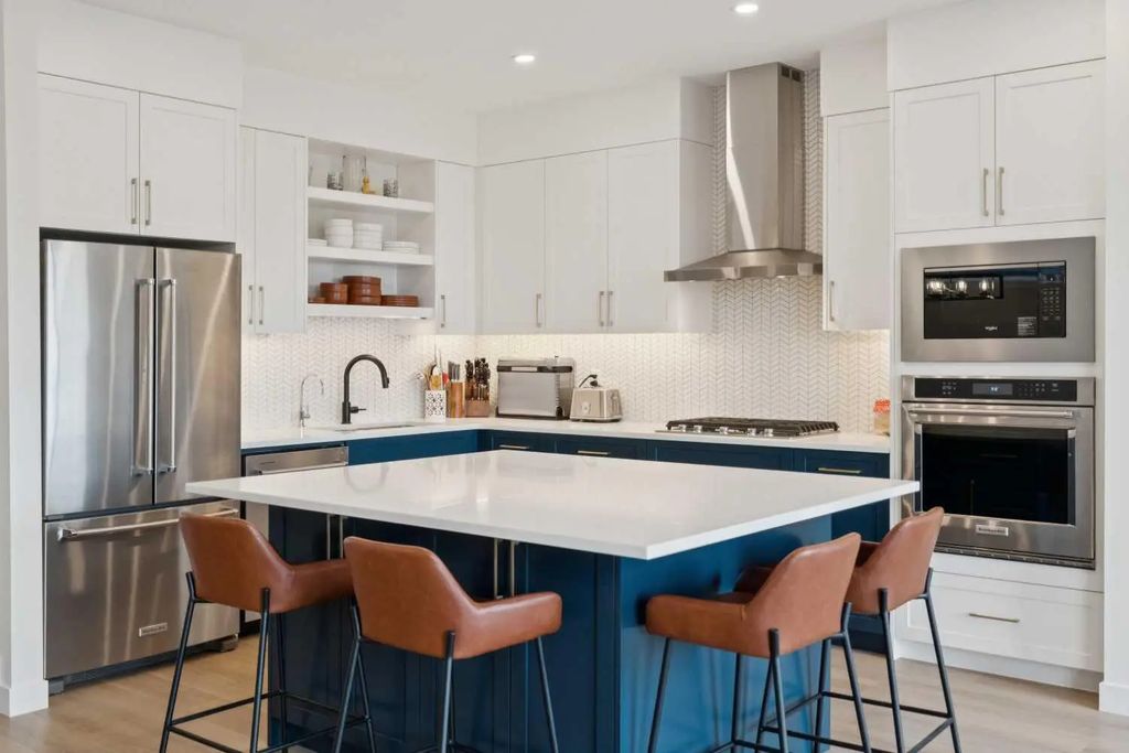 195 Greenwich Drive Nw, Calgary