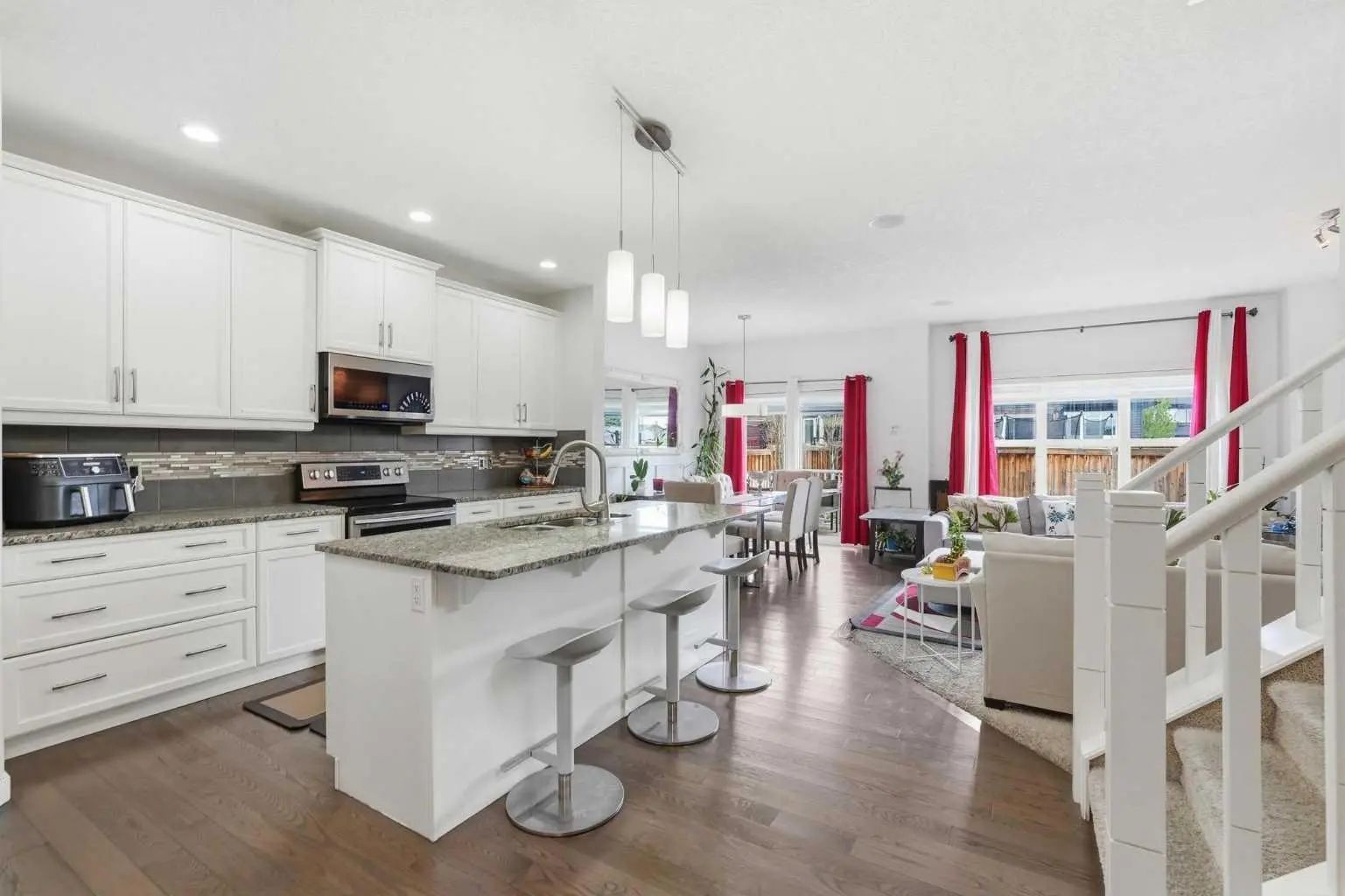 4 Panton Road Northwest, Calgary – Residential Detached Listing Photo 7