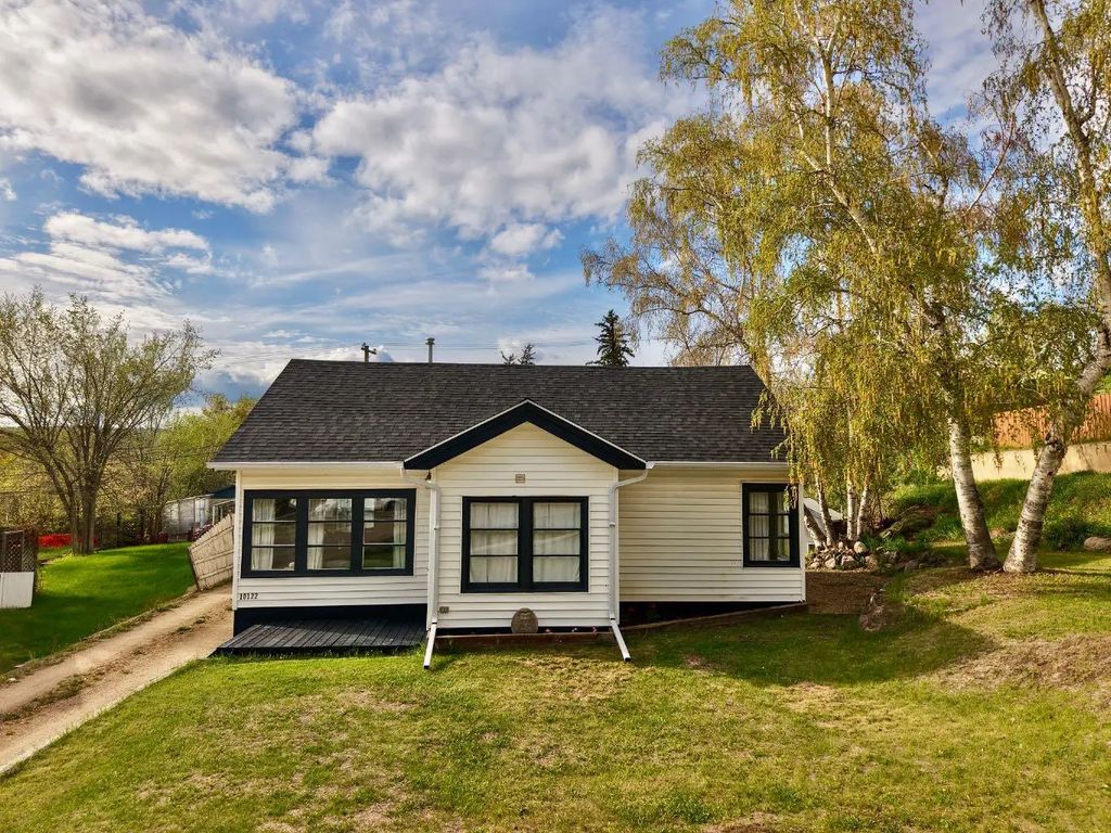 10122 106 Avenue , Peace River