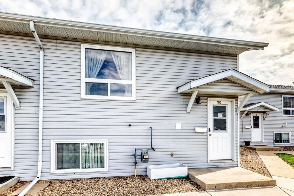 20 10 Fairbank Road , Red Deer