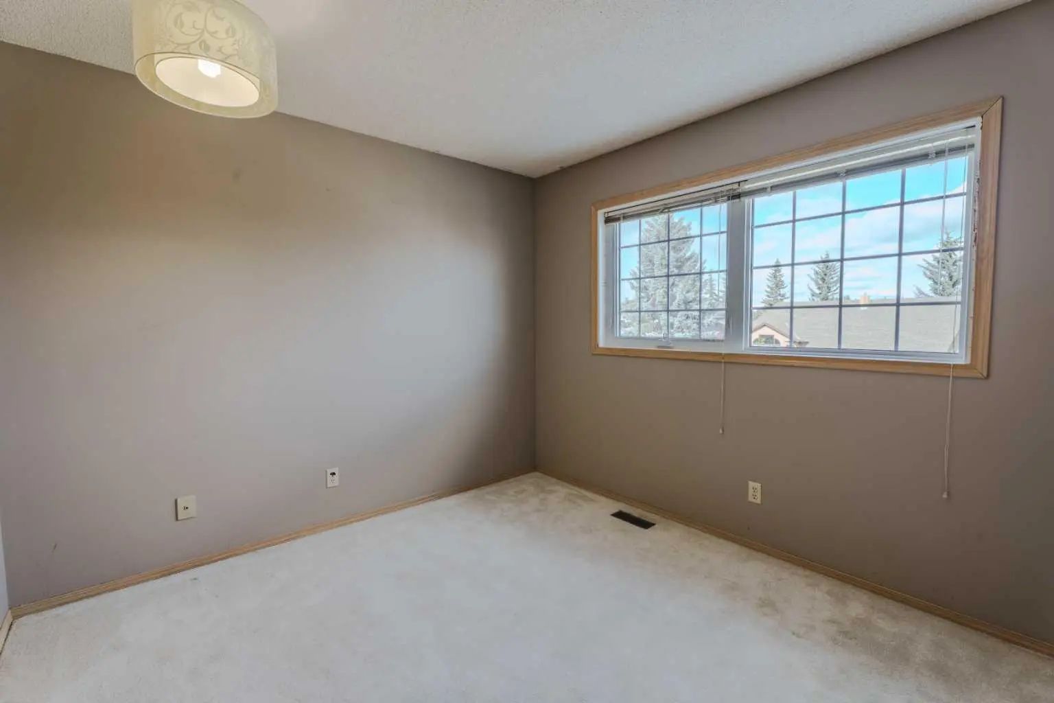 135 Canterbury Court Southwest, Calgary – Residential Detached Listing Photo 30