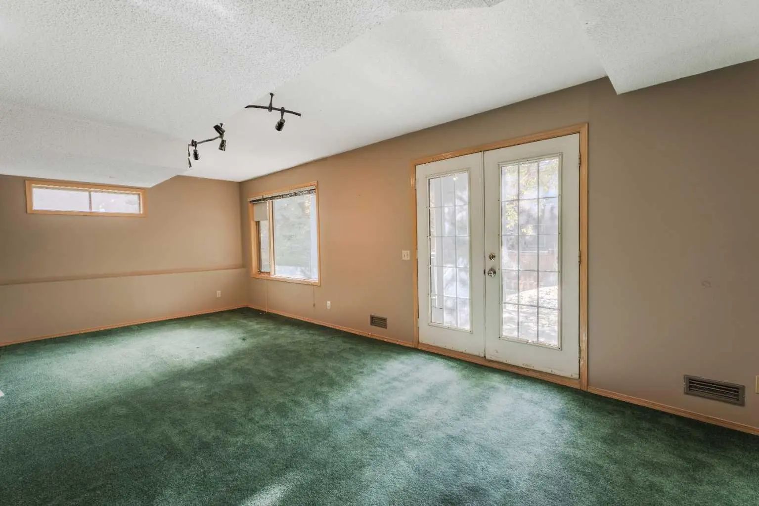 135 Canterbury Court Southwest, Calgary – Residential Detached Listing Photo 39