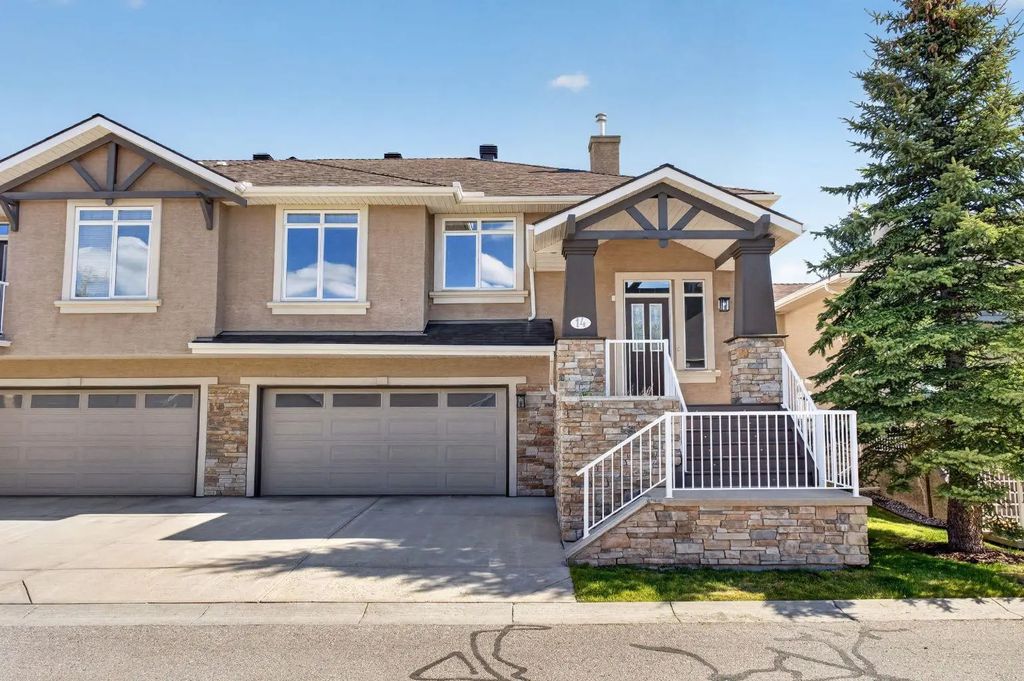 14 Discovery Woods Villas Sw, Calgary
