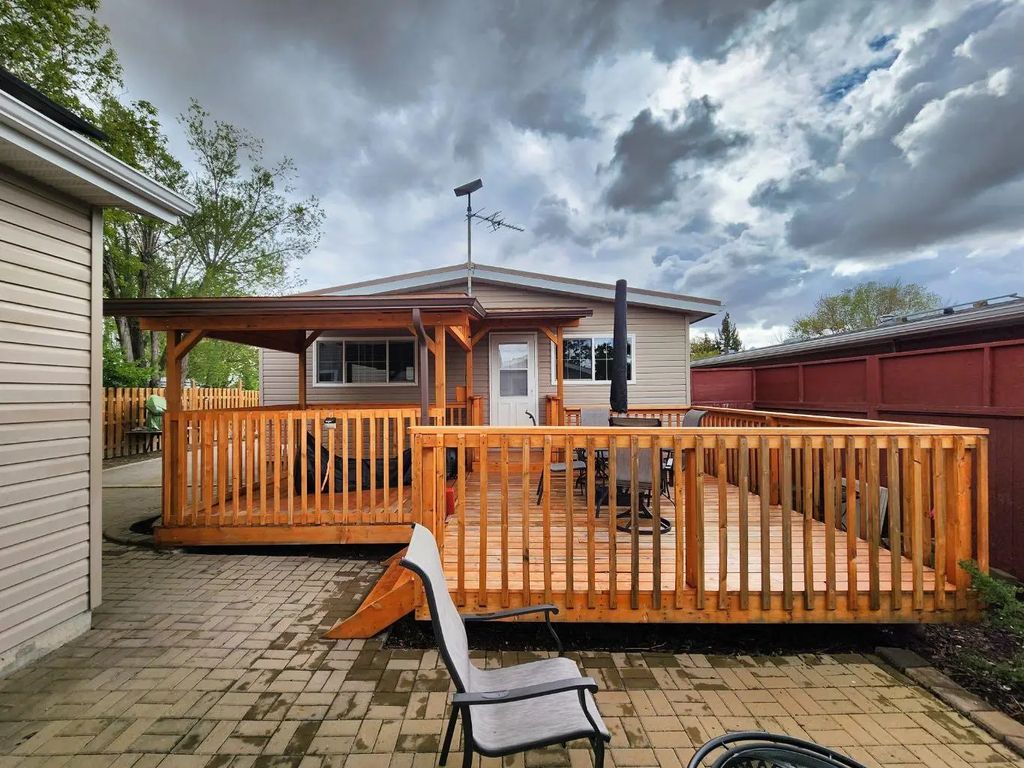 18 Willow Road  , Claresholm