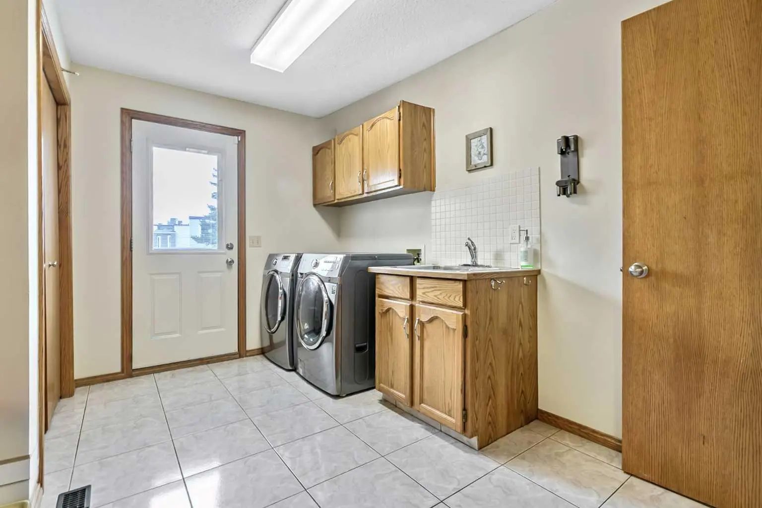 35 Candle Court Southwest, Calgary – Residential Detached Listing Photo 12