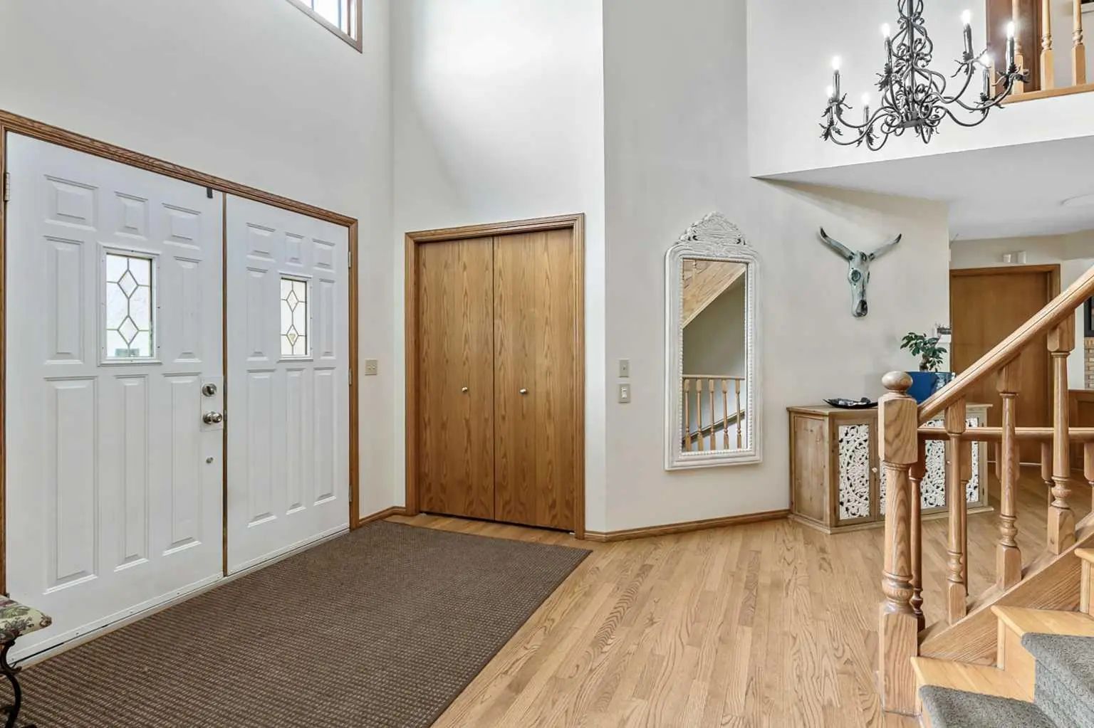 35 Candle Court Southwest, Calgary – Residential Detached Listing Photo 2