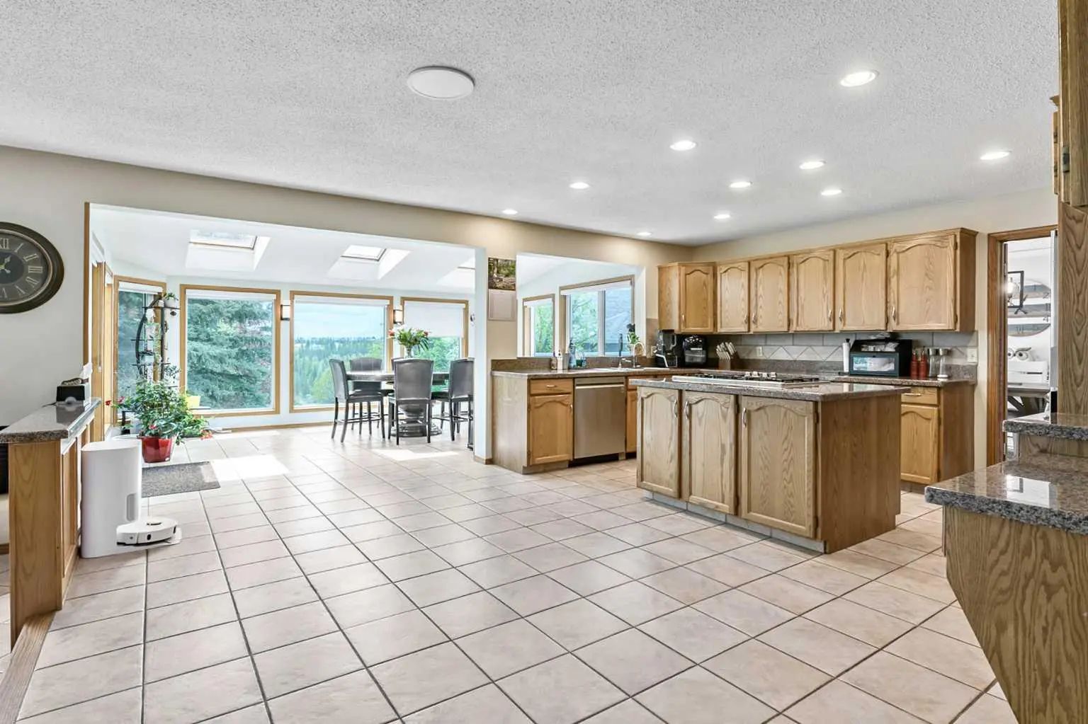 35 Candle Court Southwest, Calgary – Residential Detached Listing Photo 7