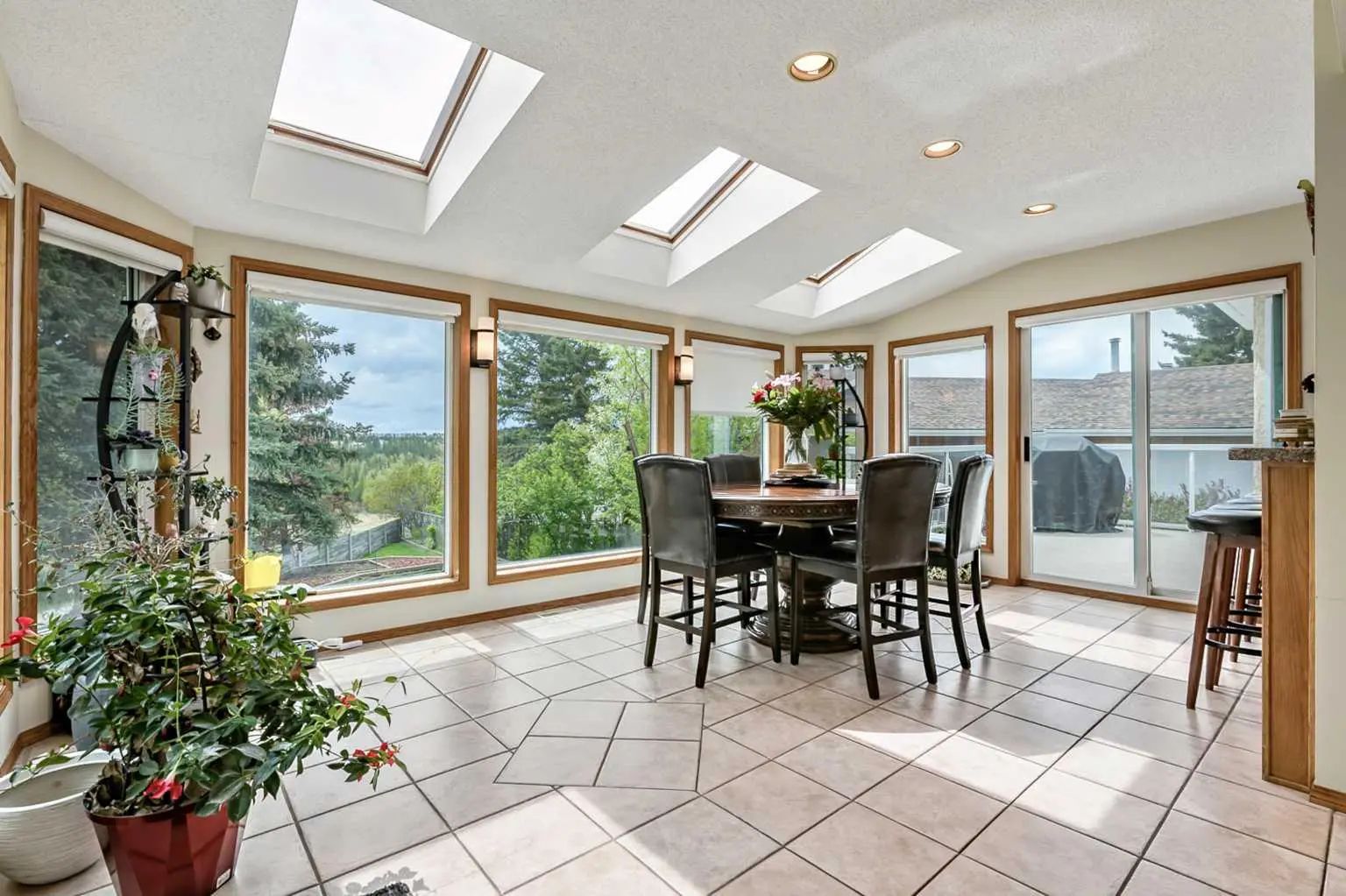 35 Candle Court Southwest, Calgary – Residential Detached Listing Photo 9