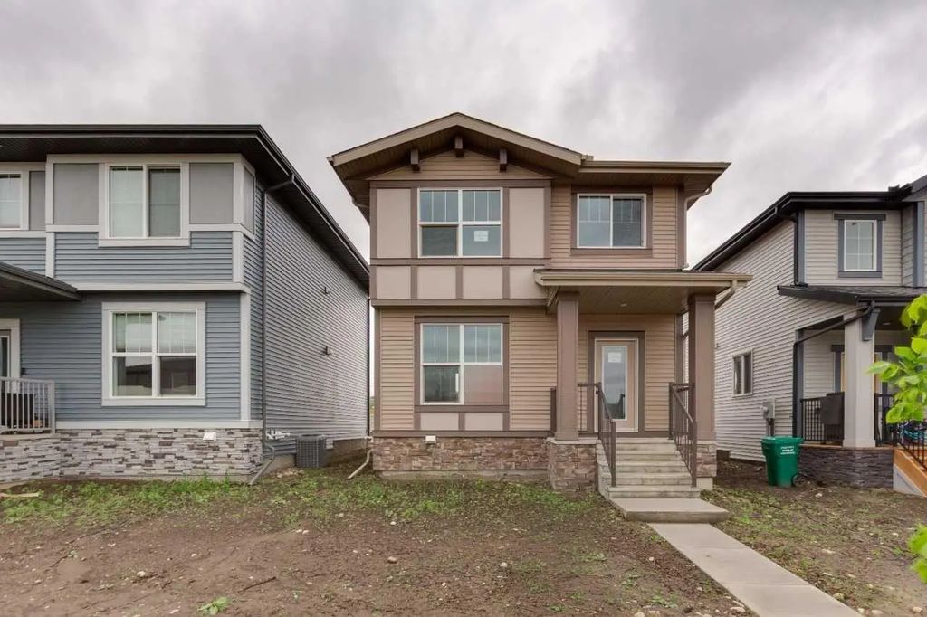422 Heartland Way , Cochrane