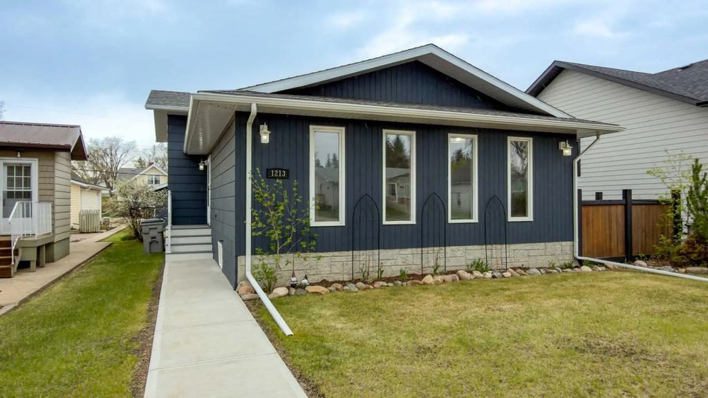 1213 4 Avenue , Wainwright