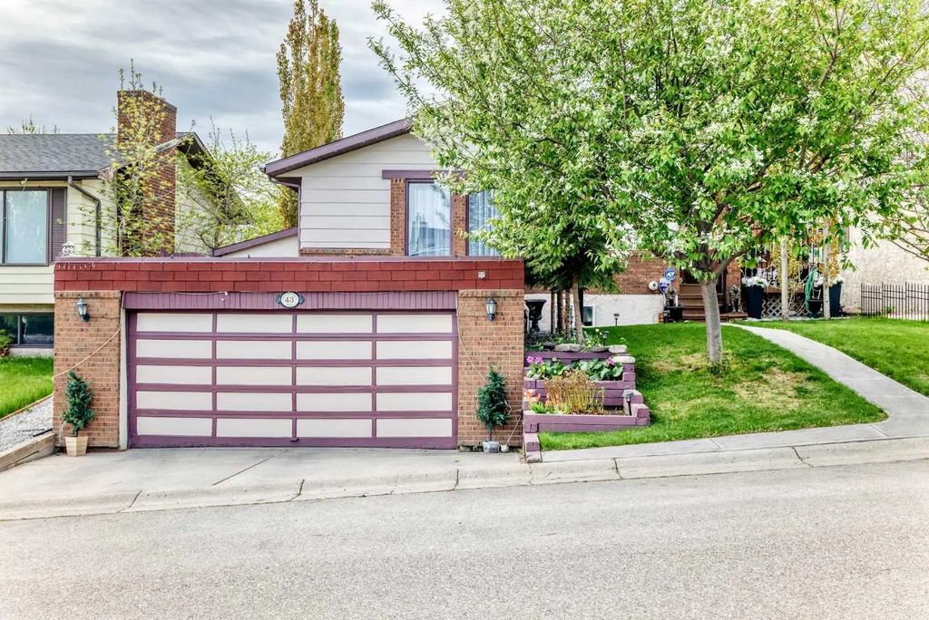 43 Beaconsfield Way Nw, Calgary