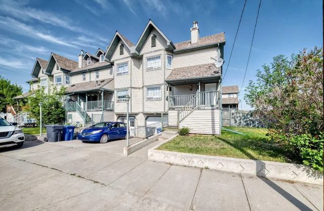 8 401 6 Street , Beiseker