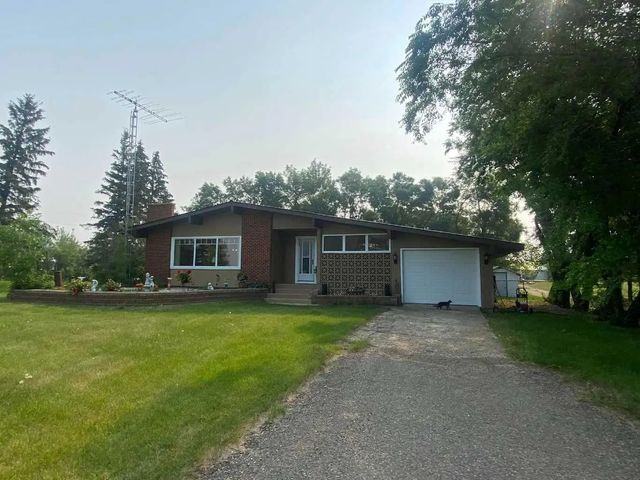 49425 Hwy 870  , Innisfree