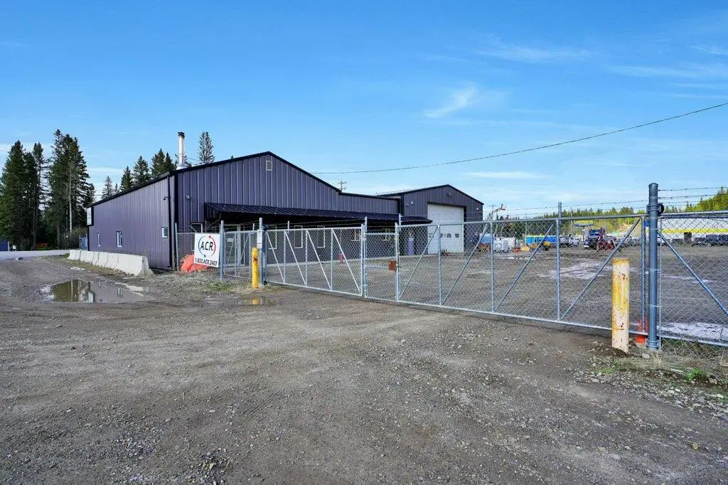 1101 Main Avenue , Sundre