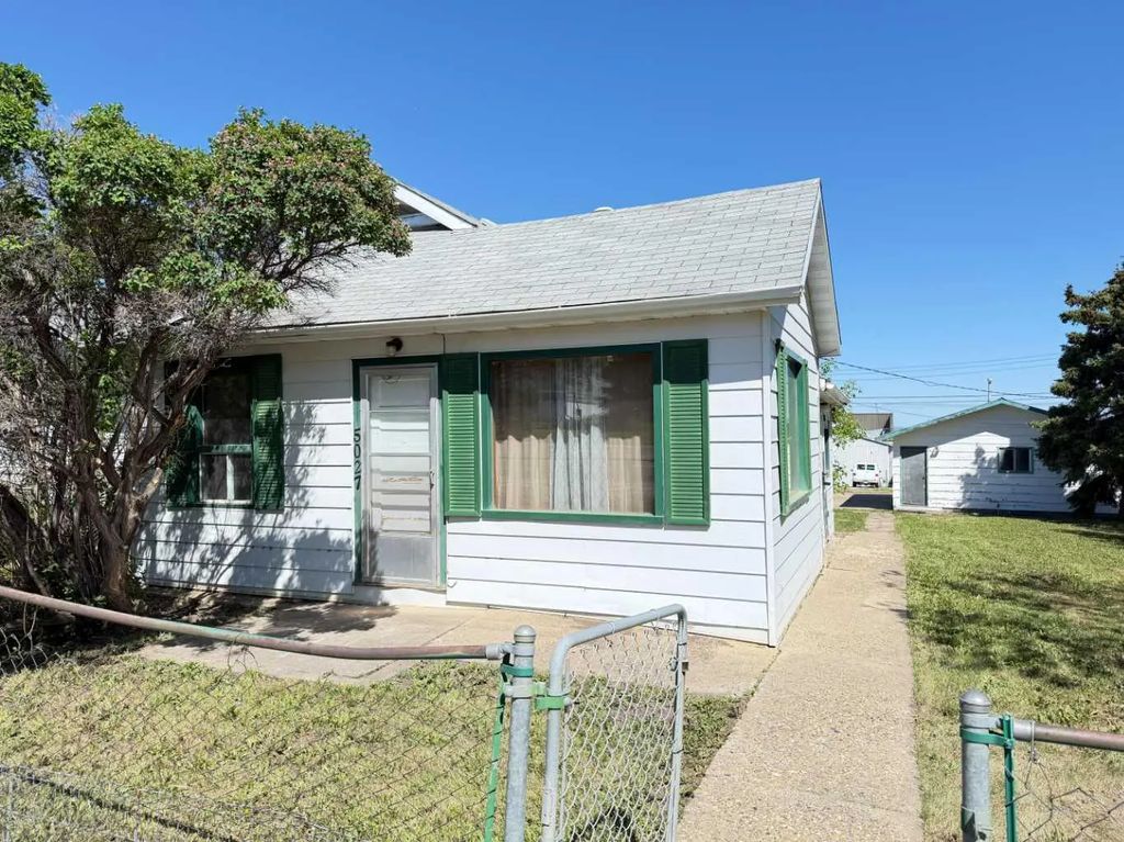5027 46 Avenue , Spirit River